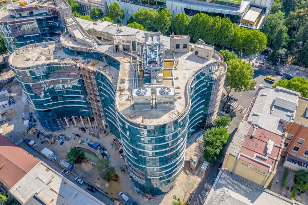 Barieră de izolare fonică în hotelul Freedom Square, Tbilisi