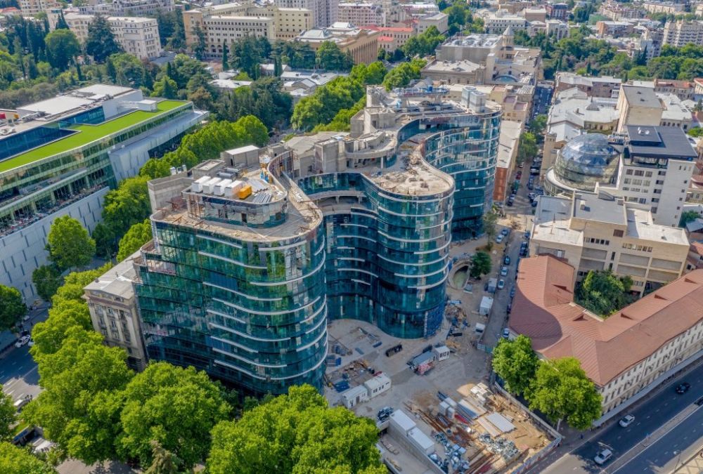 Barieră de izolare fonică în hotelul Freedom Square, Tbilisi