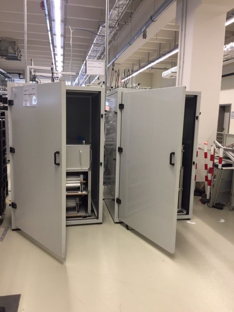Izolarea fonică a mașinii într-o hală de producție, FESTO