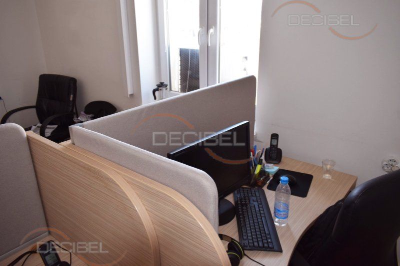Atendia - proiectarea și producerea separatoarelor de birou pentru reducerea zgomotului în biroul în plan deschis din Sofia, 2017