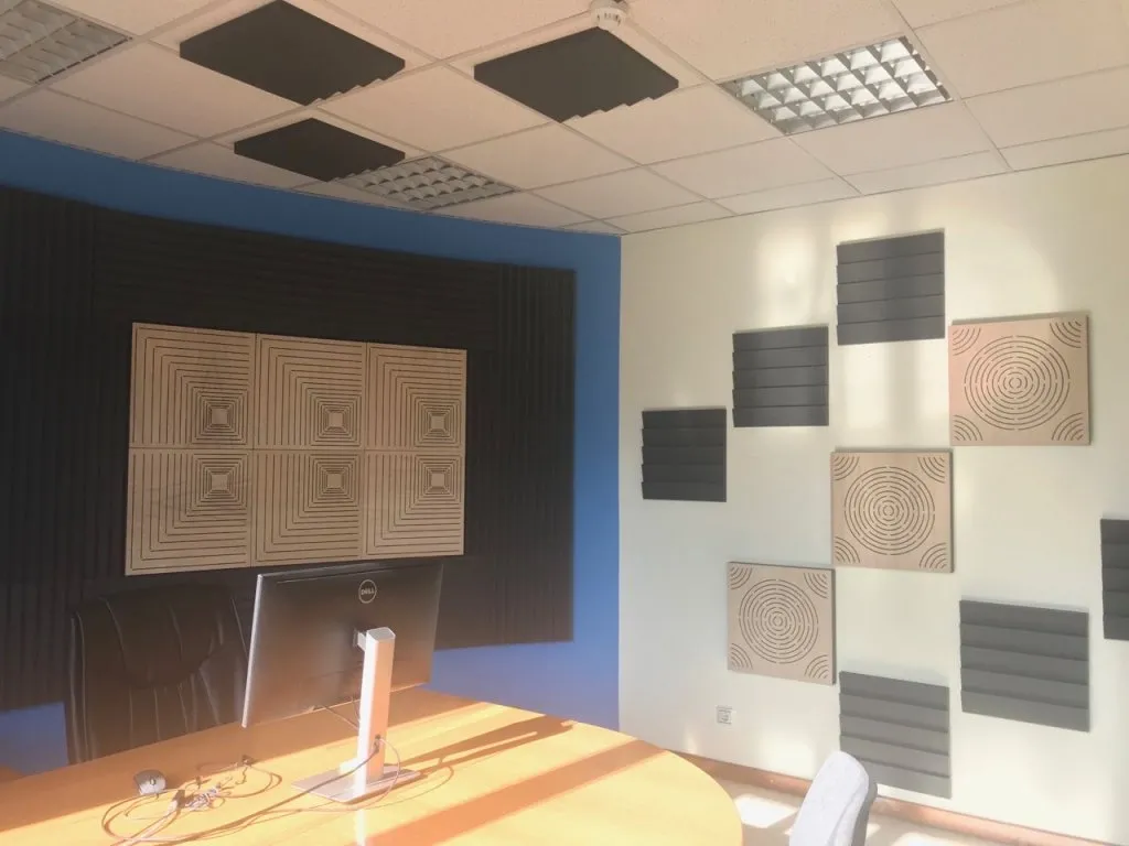 Tratament acustic pentru un birou hibrid la Ucha.se