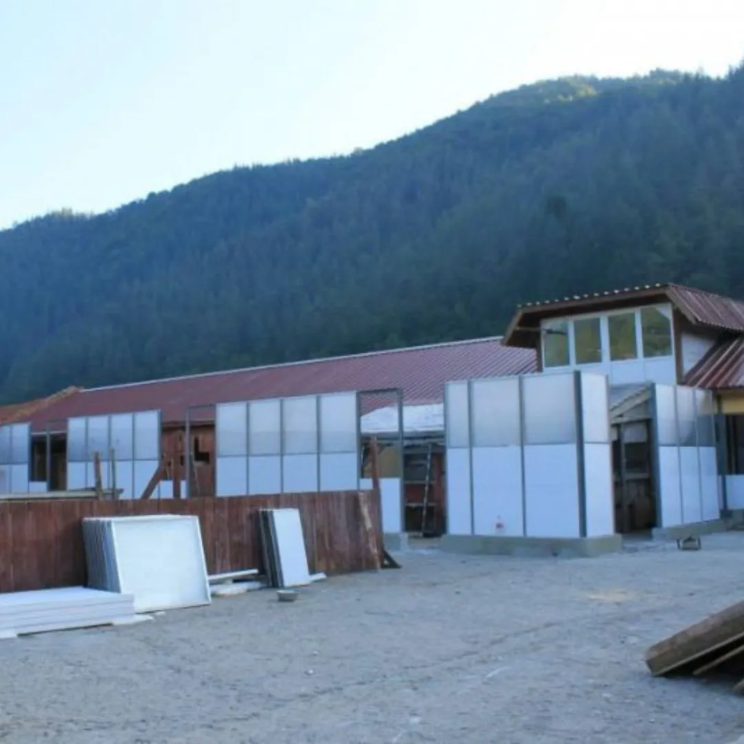 Izolare fonică exterioară pentru adăpost de câini