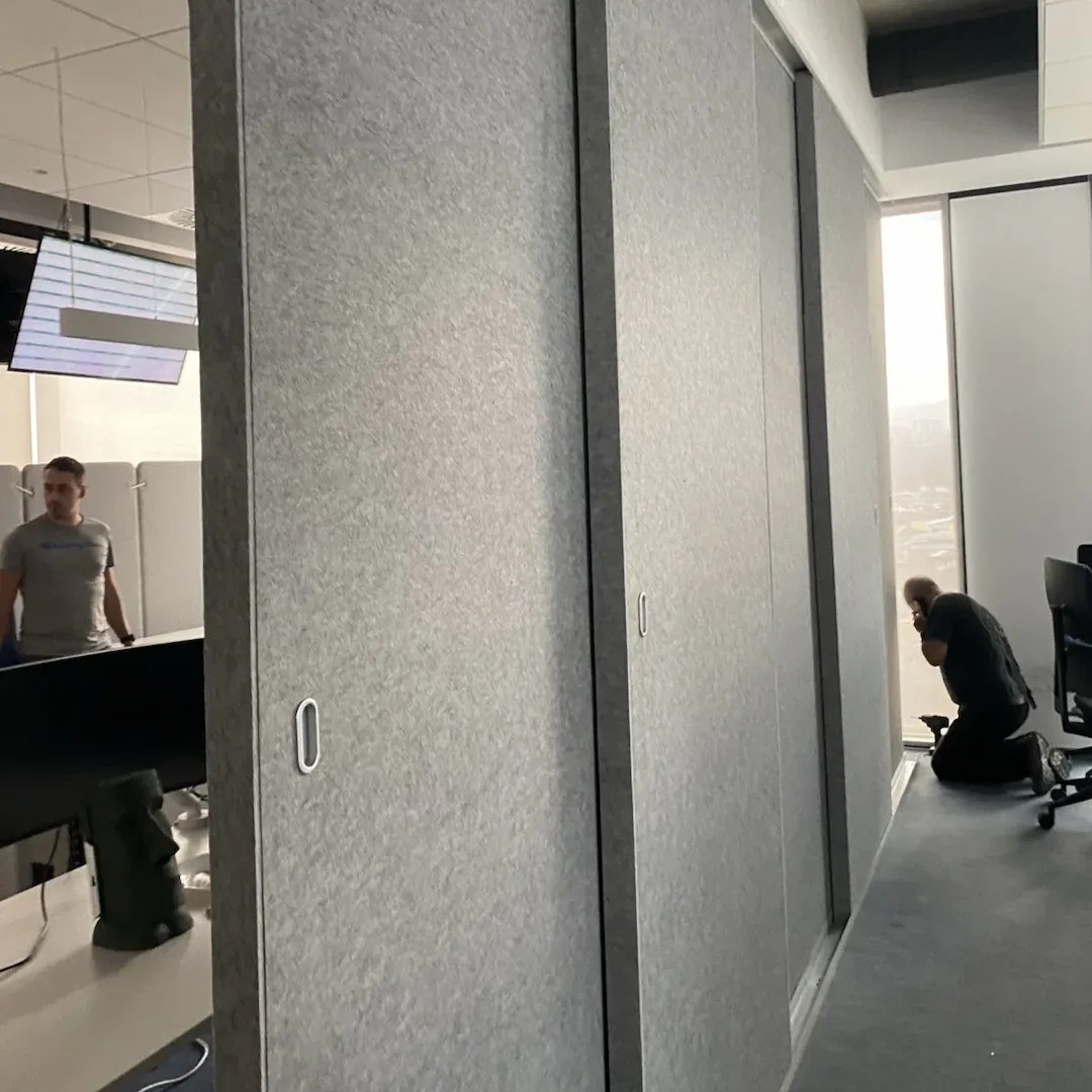 Pereți separatori acustici mobili pentru biroul SAP Bulgaria