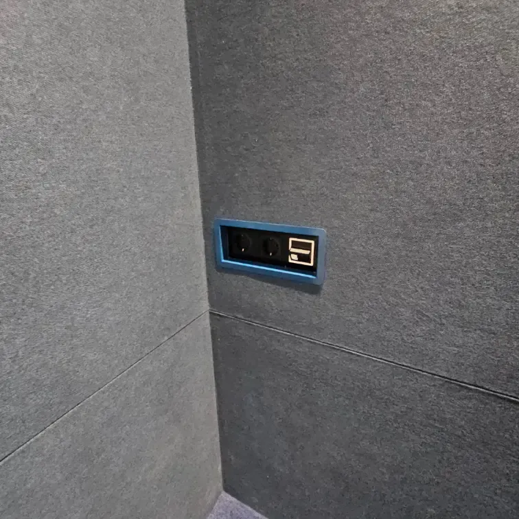 Tratament acustic pentru cabine telefonice de birou