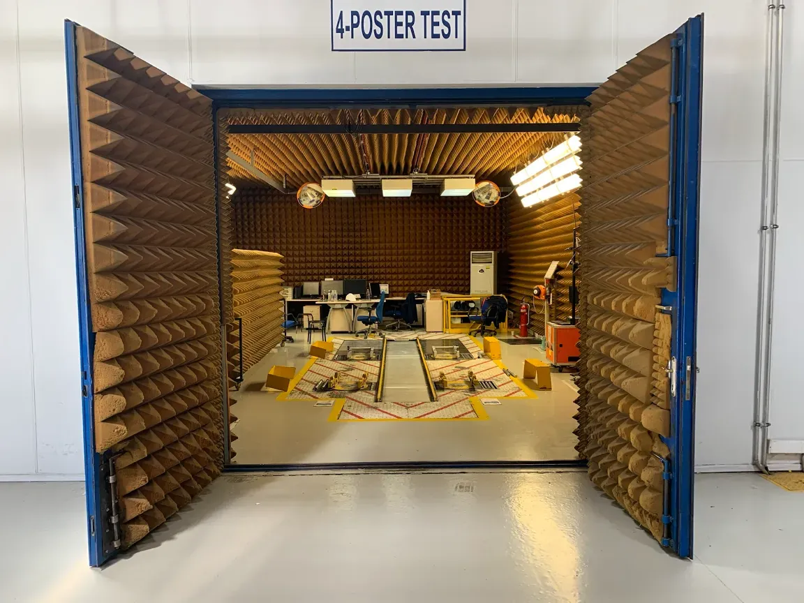 Tratament acustic industrial pentru sala de testare a vehiculelor