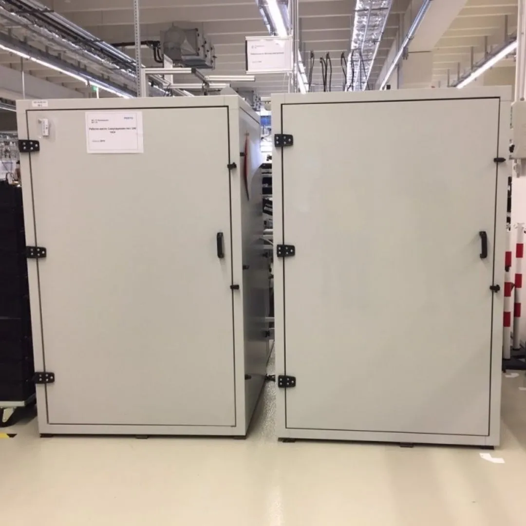 Izolarea fonică a mașinii într-o hală de producție, FESTO