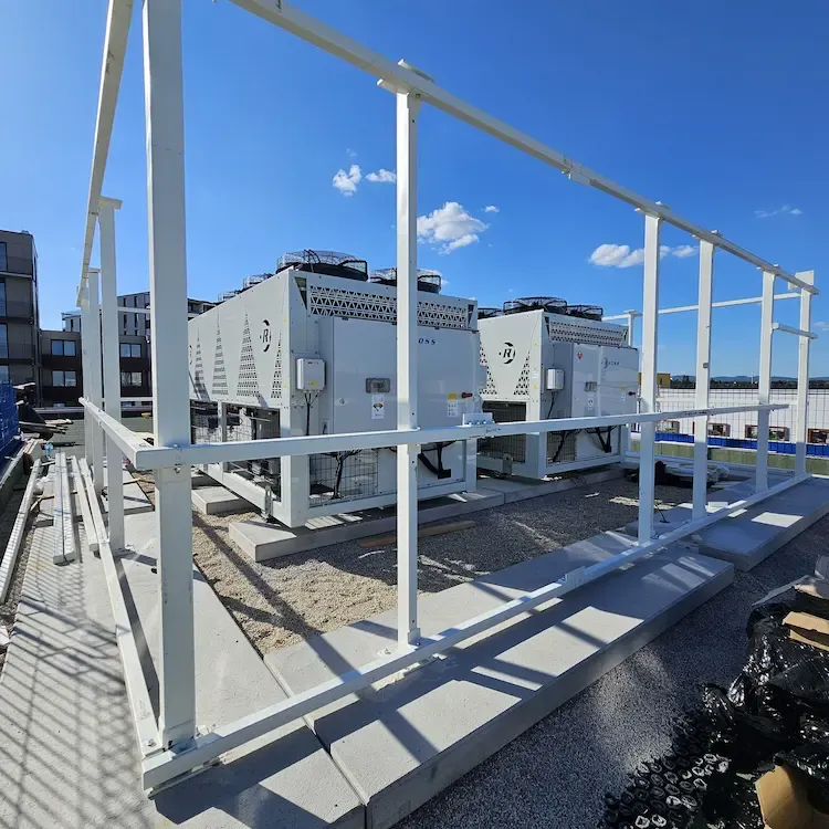 Carcasă acustică pentru chillere de acoperiș la Fabrik1230