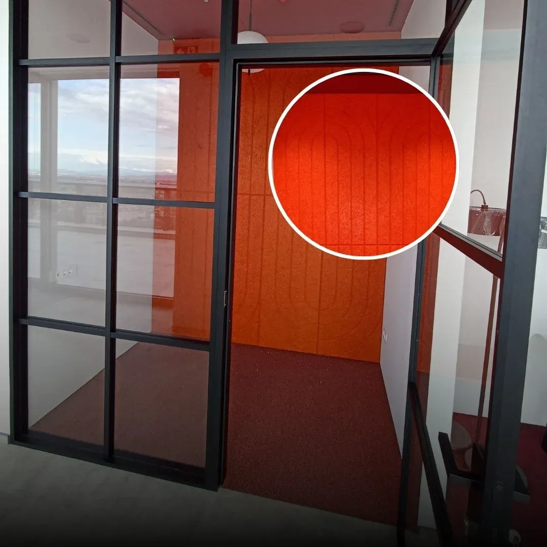 Panouri acustice personalizate pentru biroul Hitachi Solutions din Sofia