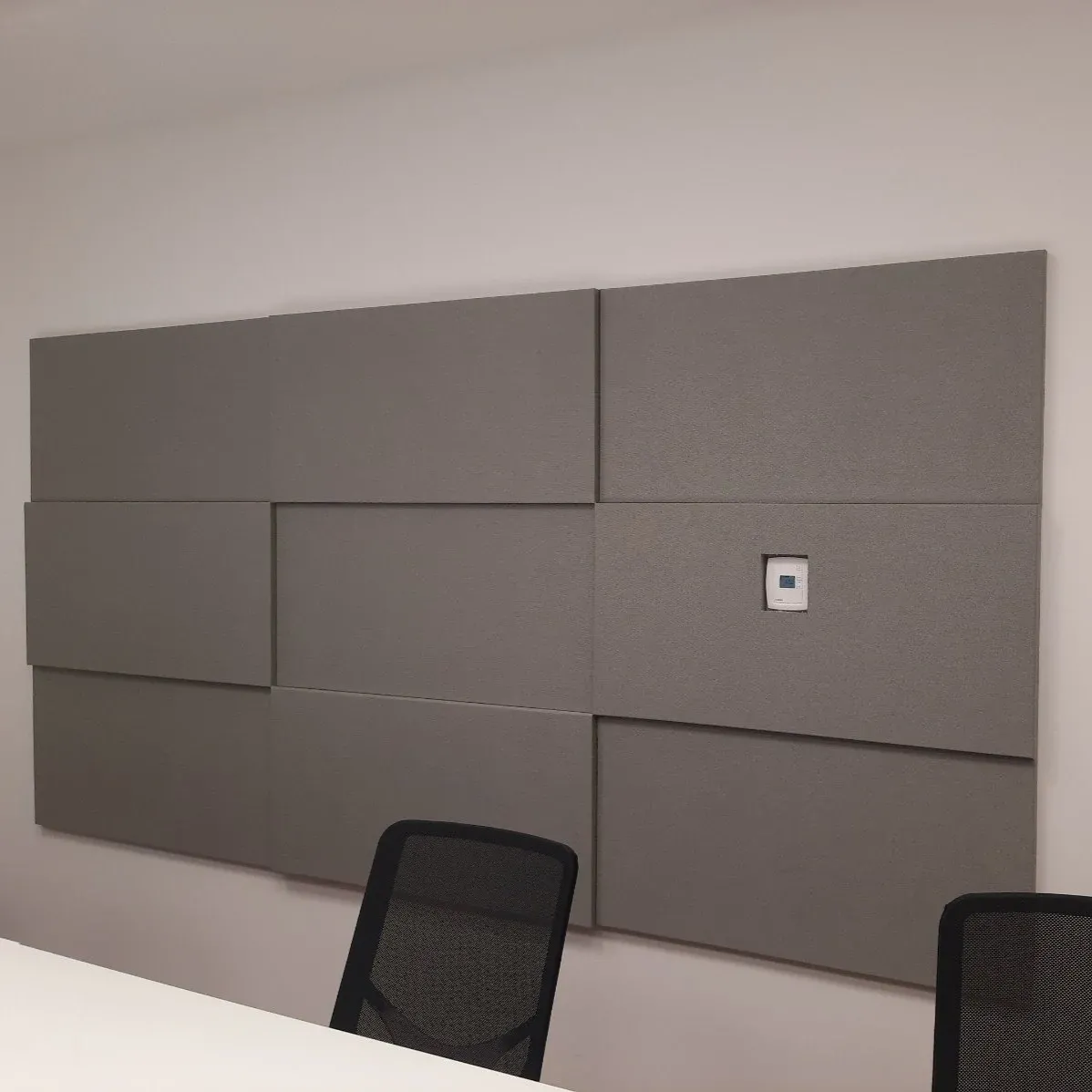 Tratament acustic al unei săli de conferințe cu Echo Wall