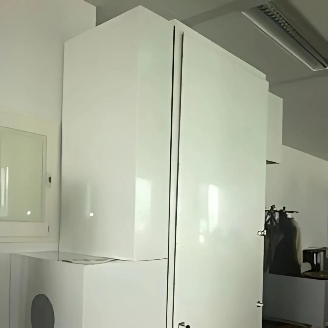 Cutie de izolare fonică pentru un server zgomotos