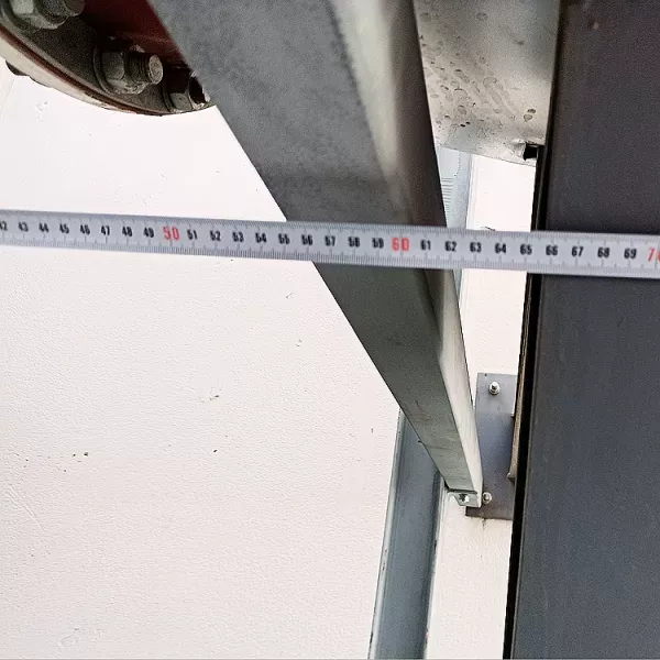 Izolarea fonică cu ajutorul unei cabine în instalația de producție