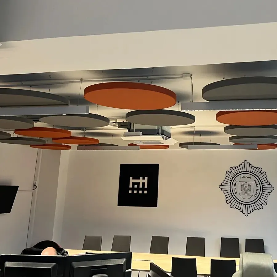 Îmbunătățire acustică pentru camera de apel a Poliției din Bratislava