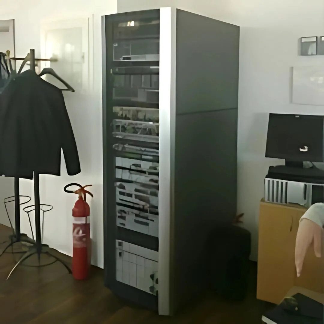 Cutie de izolare fonică pentru un server zgomotos
