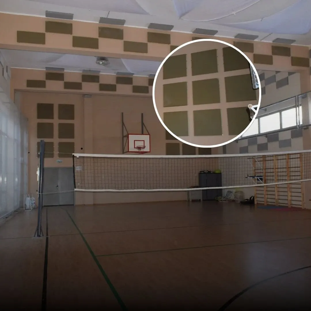 Reducerea ecoului într-o sală de sport școlară cu panouri acustice