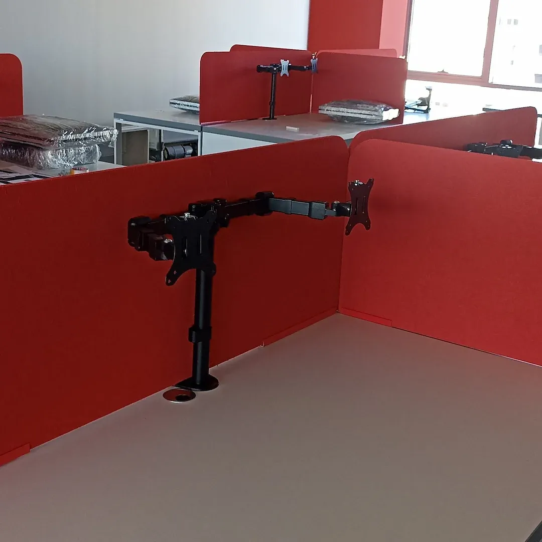 Separatoare acustice de birou pentru controlul zgomotului în birouri open-space