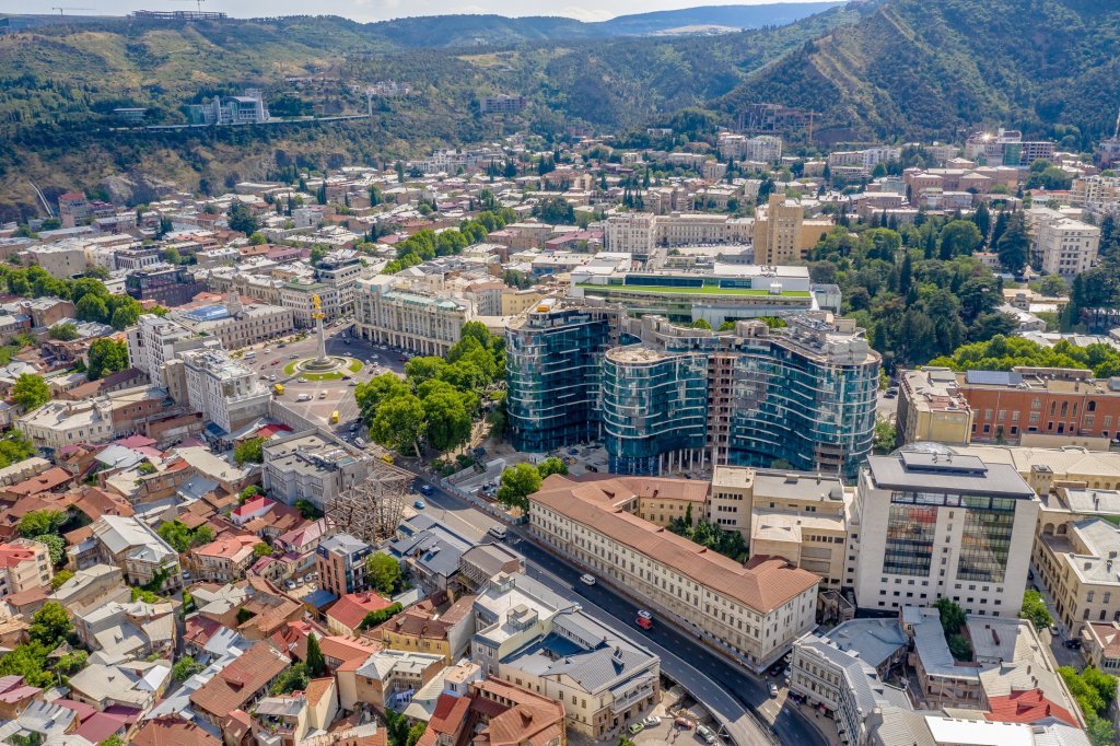 Barieră de izolare fonică în hotelul Freedom Square, Tbilisi