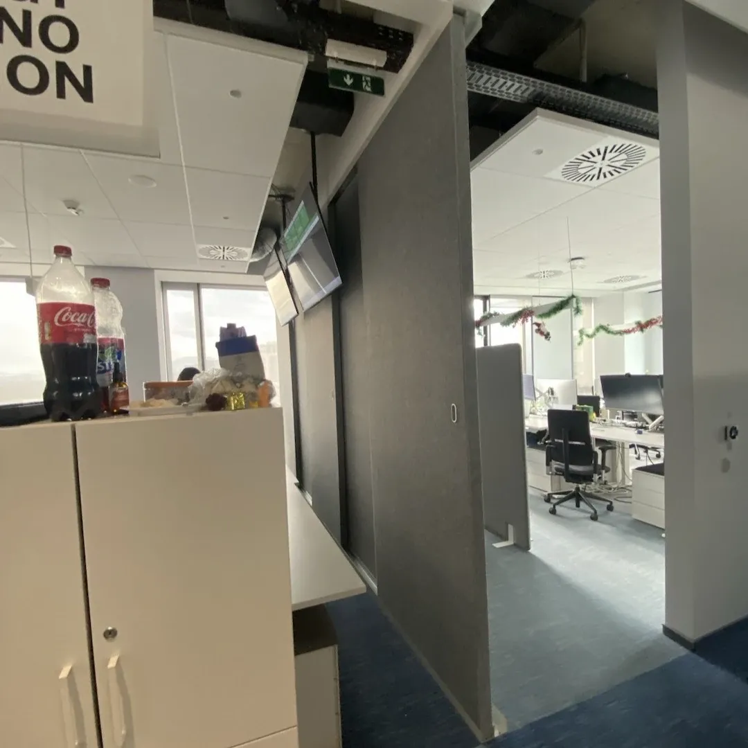 Pereți separatori acustici mobili pentru biroul SAP Bulgaria