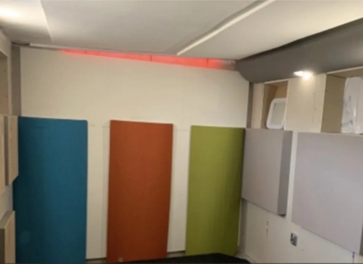 Izolare acustică și a vibrațiilor personalizată pentru un studio de tobe