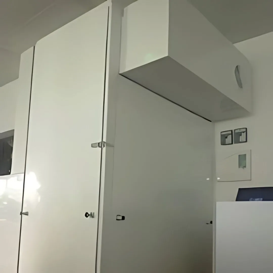 Cutie de izolare fonică pentru un server zgomotos