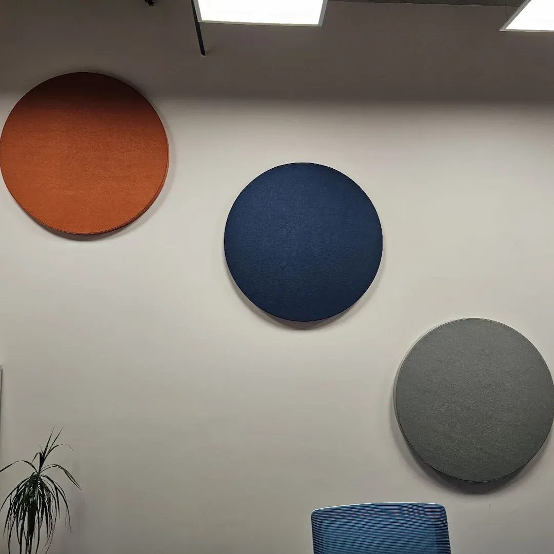 Tratament acustic al panourilor Kodar cu Beelive și Echo Moon