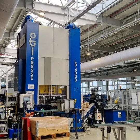 Izolare fonică industrială a unei prese zgomotoase la Miba Steeltec