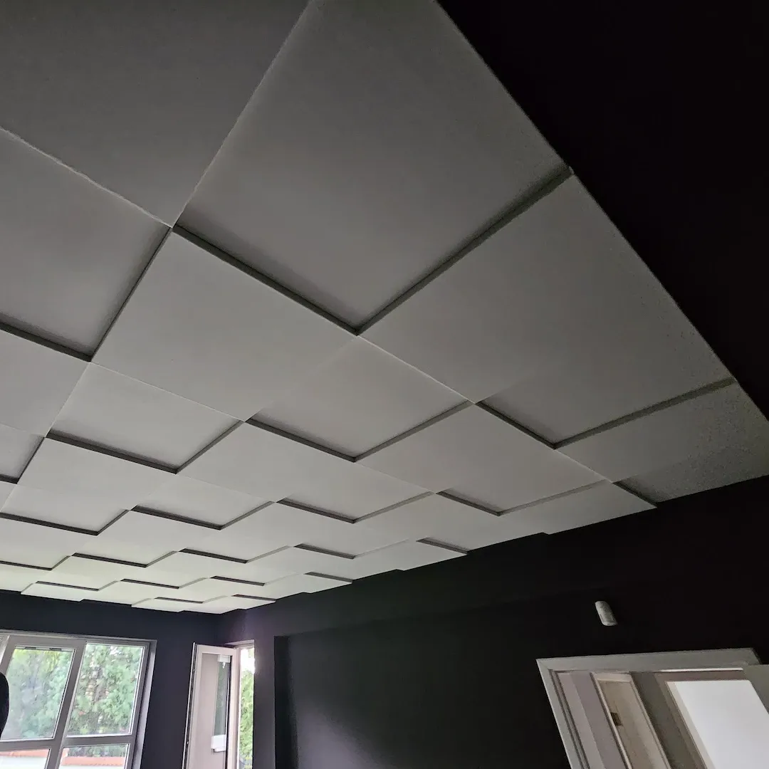Studio de podcast și muzică pentru acasă cu panouri acustice Echo Wall