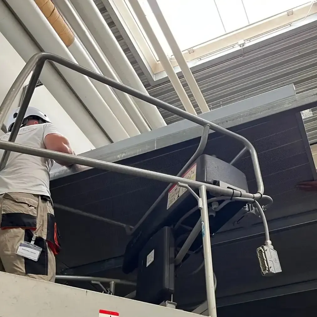 Cabina izolare fonic într-o fabrică pentru căile ferate