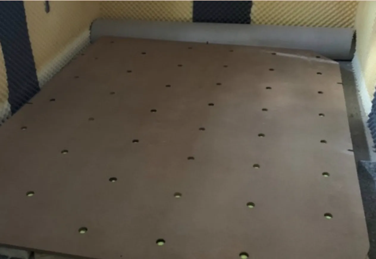 Izolare acustică și a vibrațiilor personalizată pentru un studio de tobe