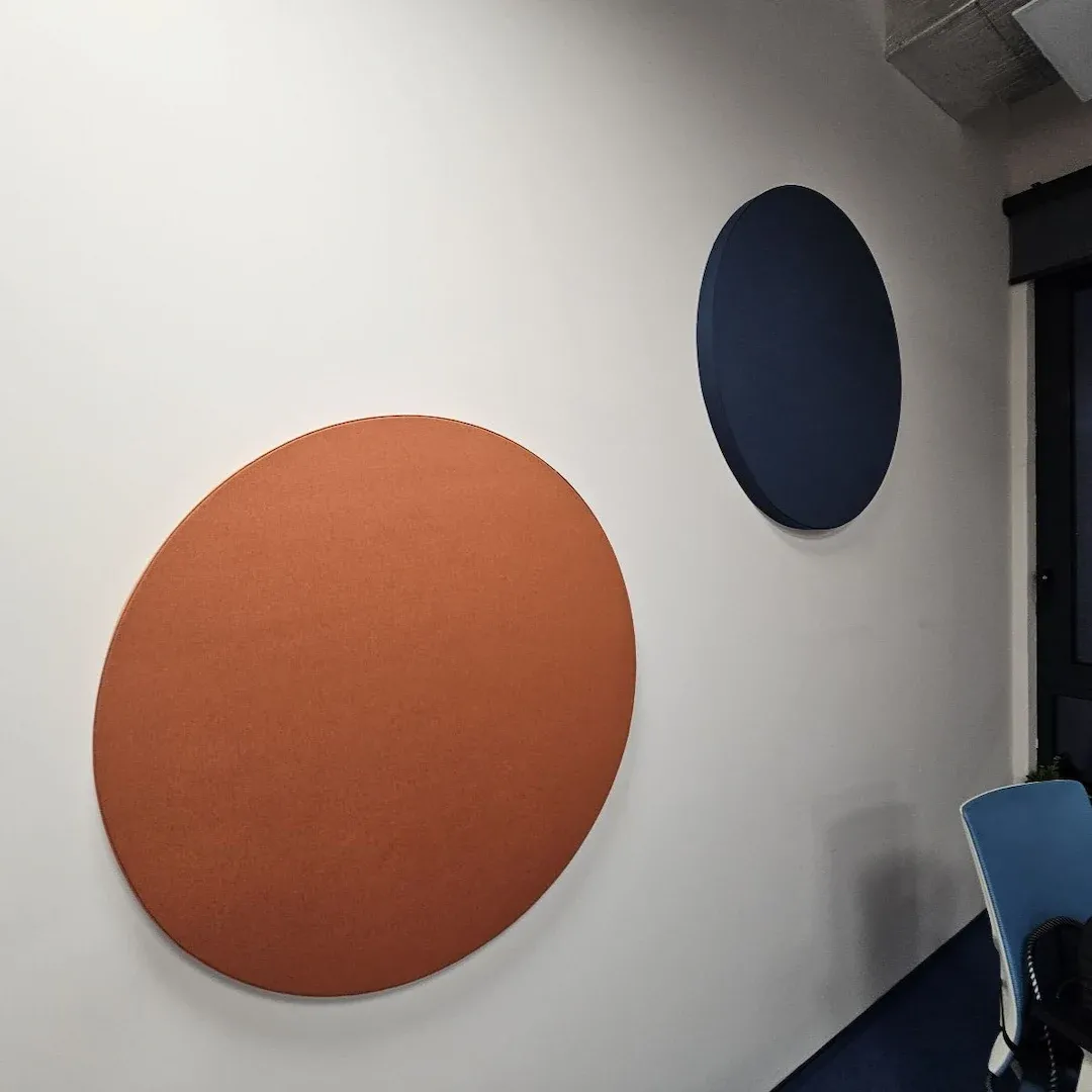Tratament acustic al panourilor Kodar cu Beelive și Echo Moon