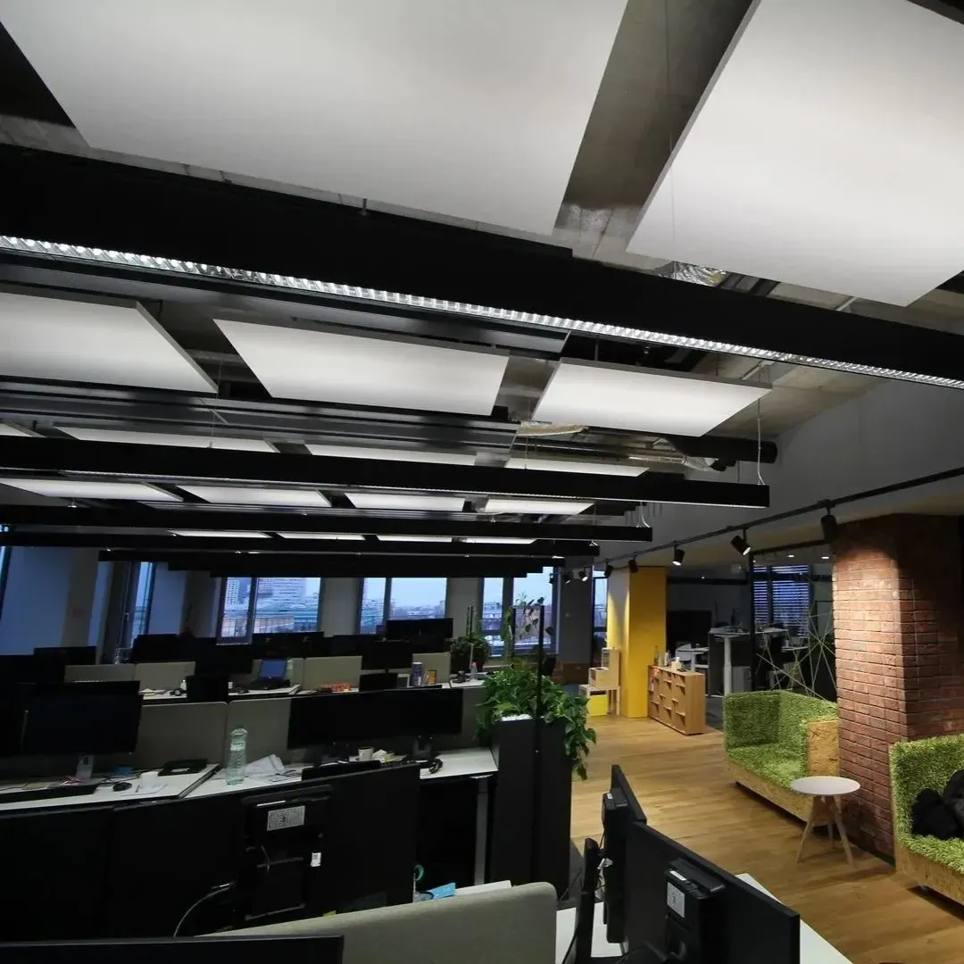 Tratament acustic pentru biroul deschis de 2.000 m² al Sygic din Bratislava